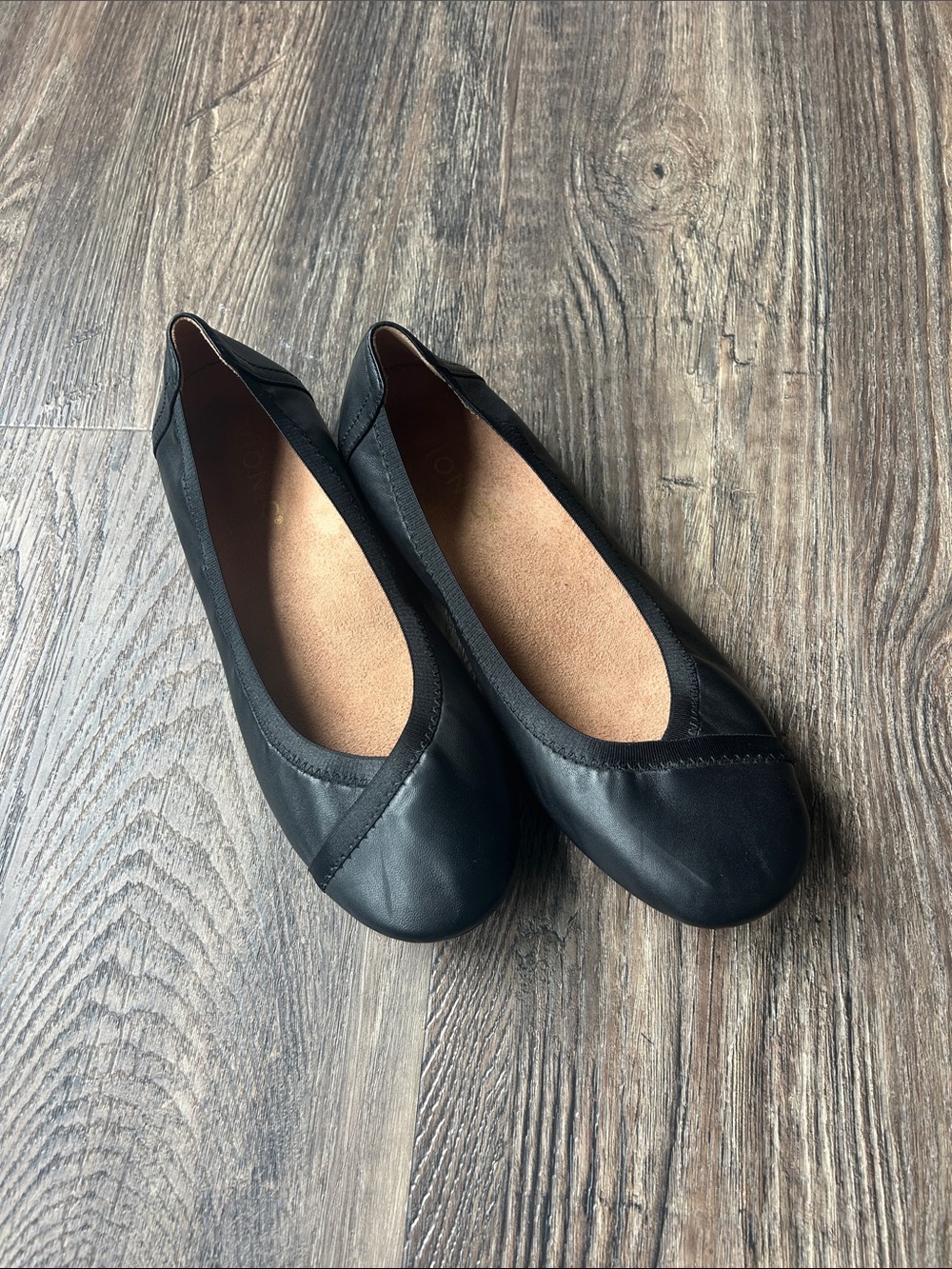 Women’s Vionic Carroll Black Leather Ballet Flats- Size 6